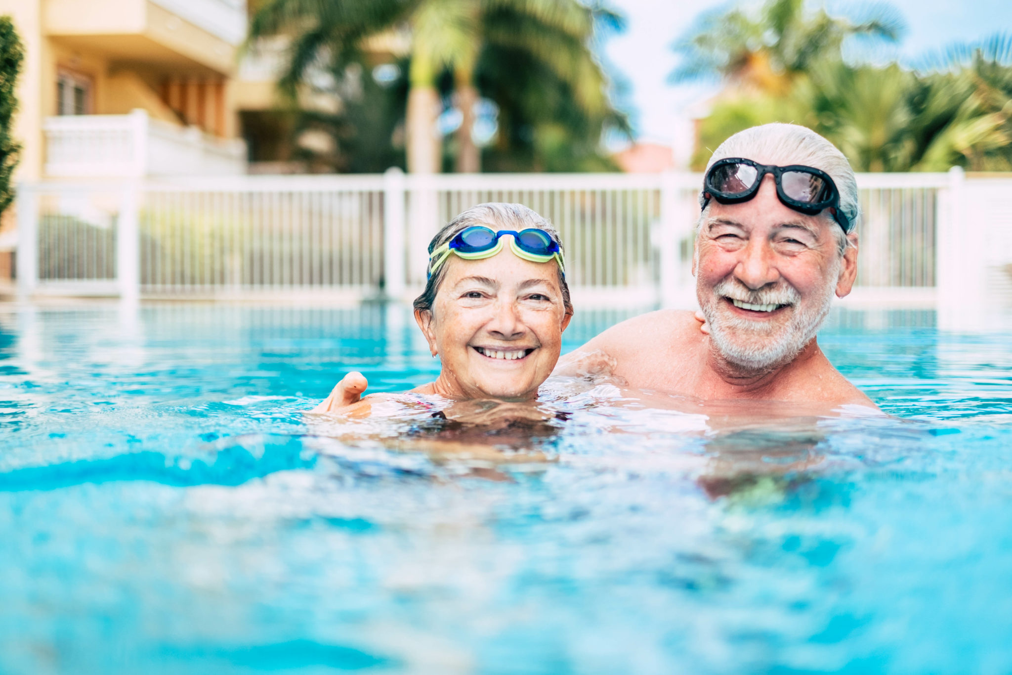 Seniors - activités à la retraite - natation - Bazile Telecom
